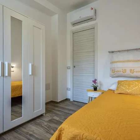 Residenza La Collina Vista Mare Con Piscina A 2Km Dalla Spiaggia Di Mugoni