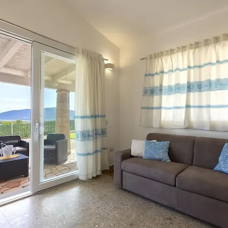 빌라 Residenza La Collina Vista Mare Con Piscina A 2Km Dalla Spiaggia Di Mugoni